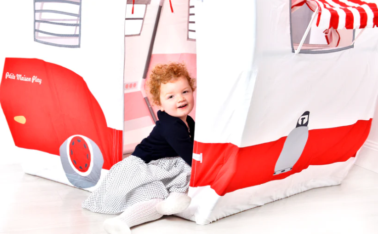Freestanding Pop Up Camper Cubby, Petite Maison