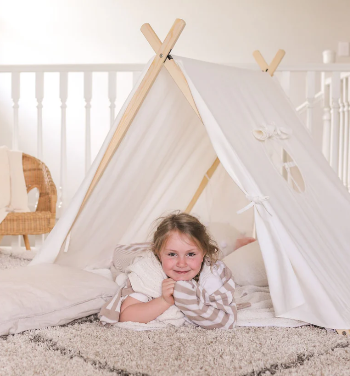 Freestanding Kids Safari Tent – A Classic Canvas Cubby for Timeless Adventures Safari Tent, Petite Maison