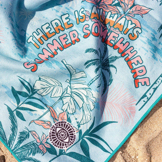 Load image into Gallery viewer, Junior-sized beach towel in hawaiian pattern The Summer Chaser
