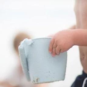 Load image into Gallery viewer, beach-sand-toys-bucket-blue-scrunch

